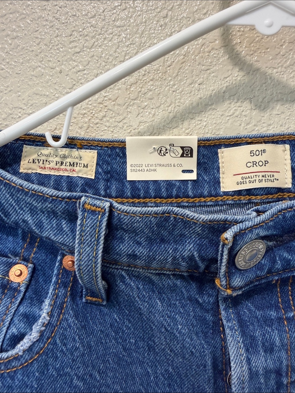 Levi's Women's Straight Jeans - Classic Blue Denim - Picture 4 of 6